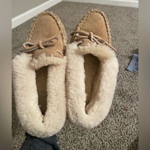 Women’s size 7 ll bean slippers